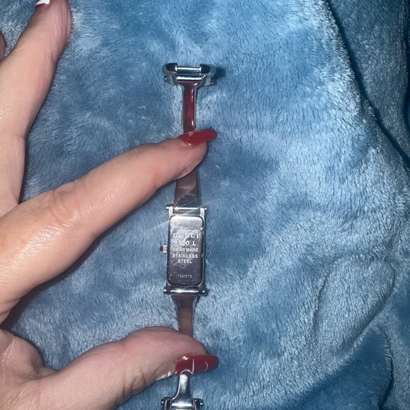 Authentic Gucci 1500L Women’s Watch - Picture 3 of 3